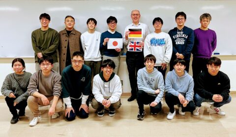 Prof. Klupp Taylor with Prof. Syuji Fujii and his group following his research presentation Photo: Syuji Fujii