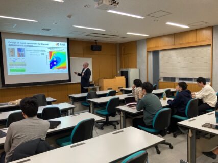 Prof. Klupp Taylor teaching Kyoto University students. Photo: Satoshi Watanabe