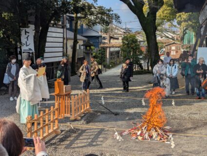 A Shinto priest performs a ritual at the Wakana Sekkusai New Year's ceremony held at Saiin Kasuga Shrine in Kyoto. Photo: Robin Klupp Taylor